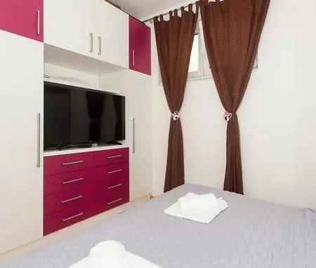 Yin&yang Apartment Split